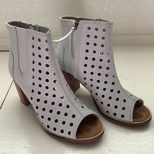 TOMS opened toe bootie